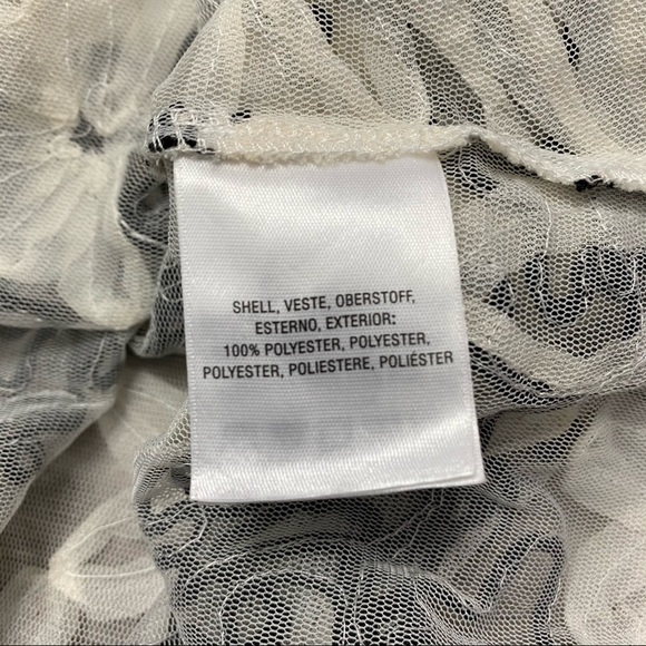 2/$50‼️Anthropologie Meadow Embroidery Lace Top - Picture 9 of 9